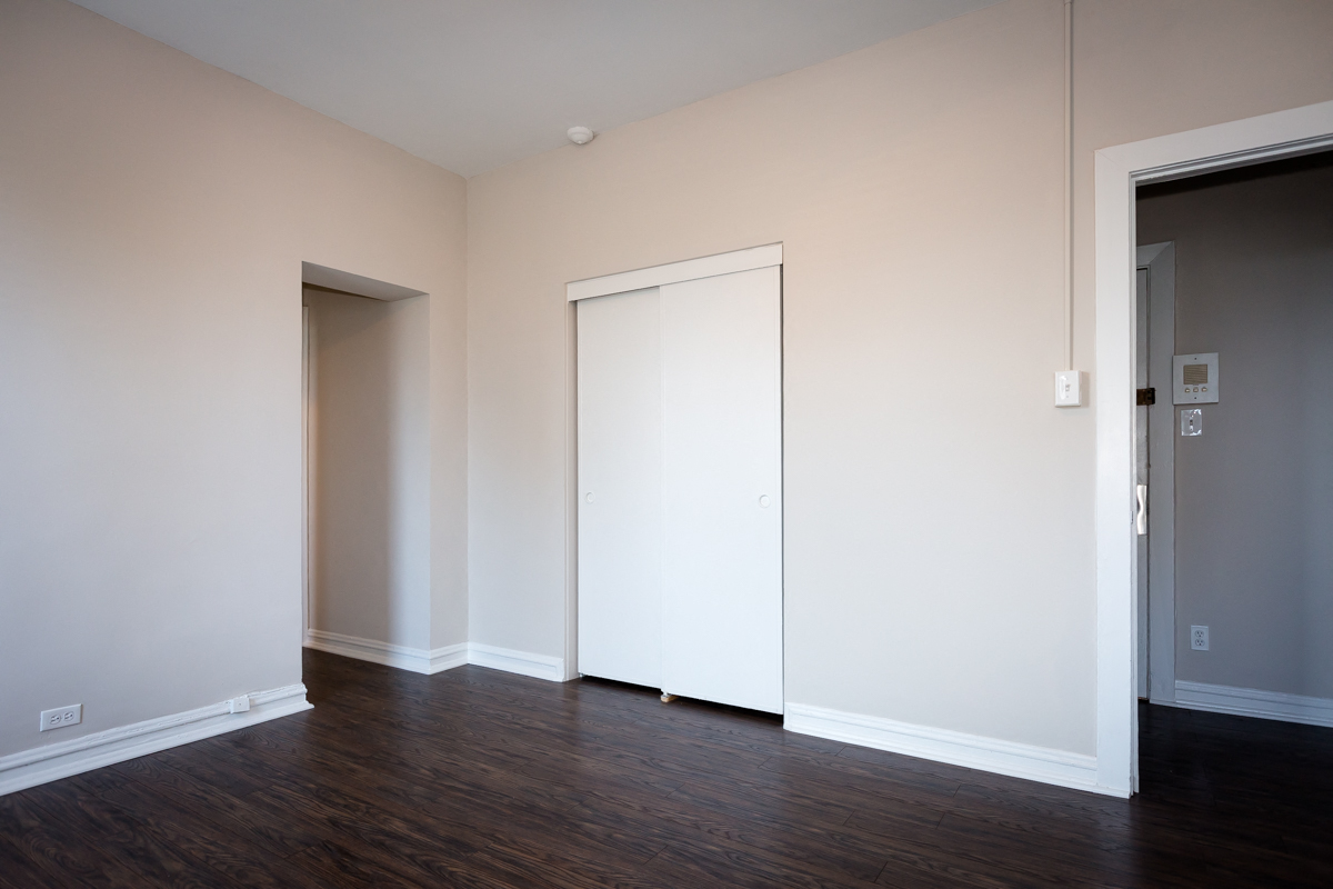 uchicago university of chicago roommate matching hyde park chicago apartment renovated hardwood floor large closet